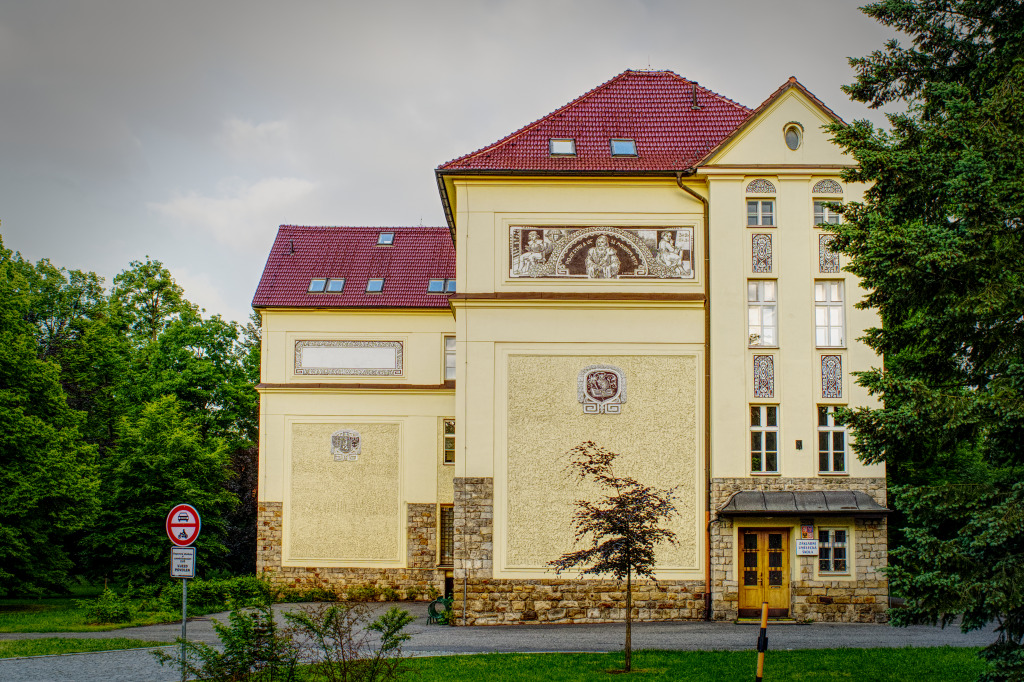 ZUŠ Rožnov pod Radhoštěm - foto - budova
